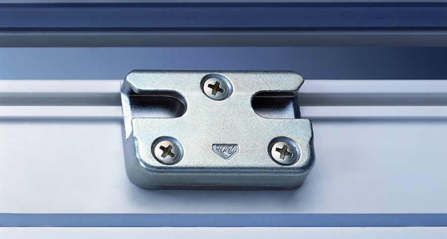 Дополнительная фурнитура на окнах.